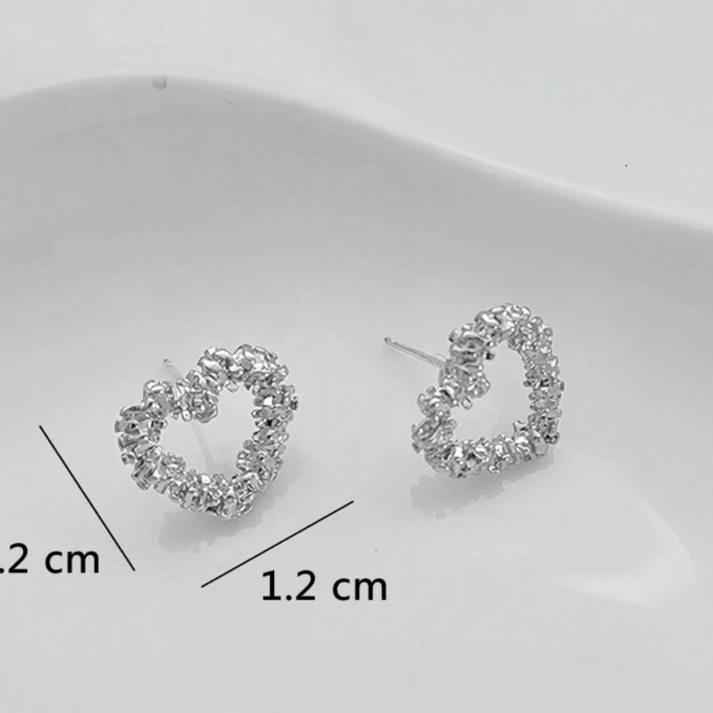 Hollow heart earrings - Picture 4 of 4